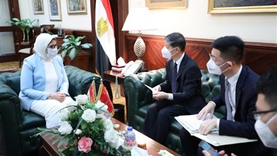 “الصحة” تكشف تفاصيل اتفاقها مع الصين لتصبح مصر مركزًا لتصنيع لقاح فيروس كورونا بإفريقيا