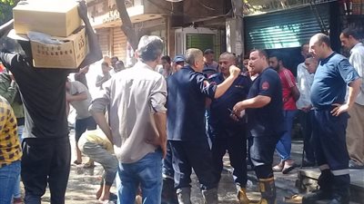 “نيران في عشش البوابين”.. ماذا حدث أعلى العقار 15 بسوق التوفيقية؟ (فيديو)