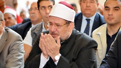 وزير الأوقاف يبكي: مستعدون للتواجد في الصفوف الأولى للدفاع عن مصر (فيديو)