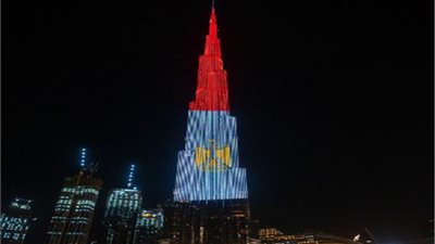 “أحفاد زايد”.. برج خليفة يتزين بعلم مصر احتفالا بذكري ثورة 23 يوليو (فيديو)