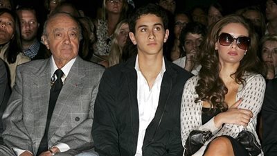 نجل الملياردير محمد الفايد يتهم شقيقته بالاعتداء عليه ويطالبها بتعويض مالي