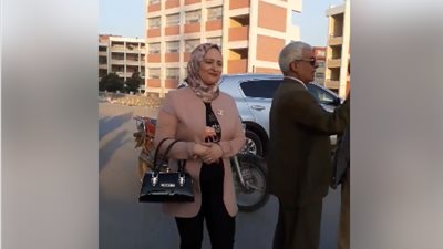 طبل بلدي ومزمار.. مرشحة مجلس الشيوخ تجوب شوارع بنها دون مراعاة الإجراءات الاحترازية (فيديو)