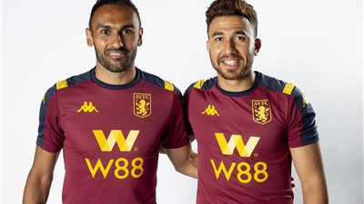 شاهد.. احتفال تريزيجيه والمحمدي ببقاء أستون فيلا في البريميرليج (صورة)