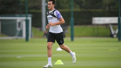 برشلونة يتمسك بضم نجم مانشستر سيتي