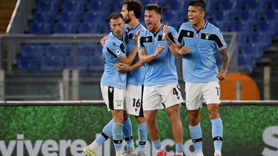 قميص لاتسيو الجديد يكشف عن اقتراب رحيل نجم الفريق (صورة)