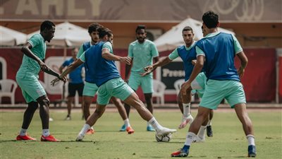 مران الأهلي.. فايلر يعقد محاضرة فنية وتقسيمة قوية للاعبين