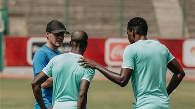 فايلر يوجه نصائح لثنائي الأهلي قبل بداية المران