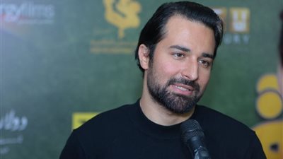 أحمد حاتم عن فيلم “الغسالة”: بحب اشتغل مع هنا الزاهد.. وحميدة أفادني دون قصد (فيديو)