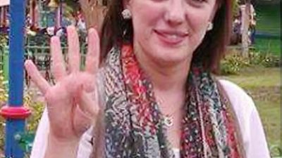 كندة علوش تحسم الجدل بشأن صورة رابعة: لا أنتمي للإخوان