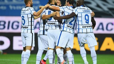 إنتر ميلان يختتم الدوري الإيطالي بثنائية في مرمى أتالانتا
