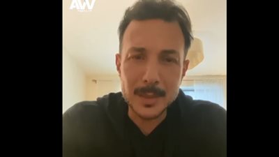 باسل الخياط يبكي ويطلب من الجمهور الدعاء في أول ظهور بعد وفاة والده (فيديو)