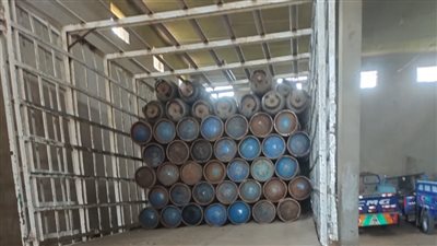 ضبط 100 طن سكر مدعمة و100 أسطوانة بوتاجاز في حملة تموينية بالمنوفية