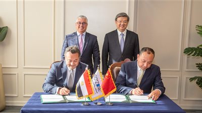 باستثمارات 297 مليون دولار.. اقتصادية قناة السويس توقع عقد مشروع شين فينج الصينية لمنتجات الحديد