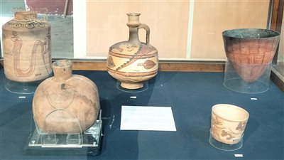 المتحف المصري بالتحرير يعرض نماذج مختلفة من فخار المصري القديم | صور 