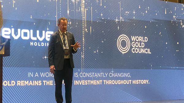 أندرو نايلور مدير