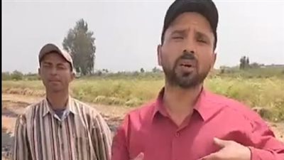 مزارعون أشعل عاطل النيران في محصولهم بكفر الشيخ: كان قاعد في أرضنا غصب وعاملها وكر للمخدرات| بث مباشر 