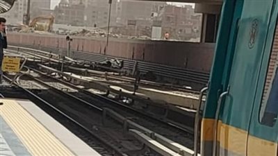 عودة حركة قطارات الخط الثالث للعمل من جديد بعد انقلاب سيارة بمحطة محور روض الفرج 