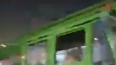 الونش طلع فوق العربية.. حادث تصادم على طريق جسر السويس وأنباء عن وجود مصابين | فيديو 