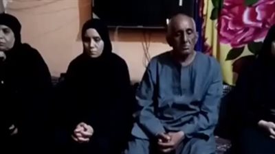 الحزن يخيم على أسرة سائق توك توك أنهى مجهولون حياته بأسوان: الابن الوحيد وعاوزين حقه | بث مباشر 