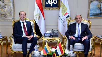 وزير الطيران: ندرس فتح خط جوي بين مصر وليتوانيا 