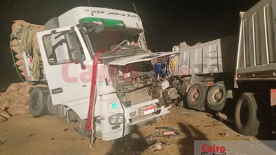 غلق طريق الخارجة الداخلة بعد تصادم 3 تريلات في الوادى الجديد|صور