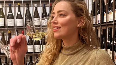 آمبر هيرد تحتفل بعيد ميلادها مع الكثير من زجاجات الشمبانيا