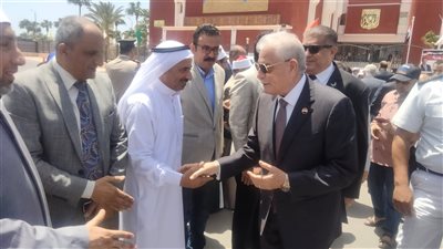 احتفالًا بذكرى تحرير سيناء.. فودة يضع إكليلًا من الزهور على نصب الجندي المجهول