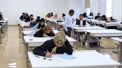 عدم استخدام التليفون.. مصدر يكشف الممنوعات على طلاب الجامعات في امتحانات نهاية العام