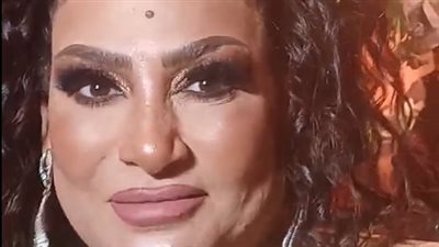 بدرية طلبة خلال حفل زفاف ابنتها: أنا في تربيتي شديدة وزوجي حنين والعيال بقوا يحبوه أكتر مني | بث مباشر