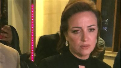 بكاء ريهام عبد الغفور خلال حضورها حفل تكريم وتأبين اسم والدها بالمسرح القومي للفنون | بث مباشر 