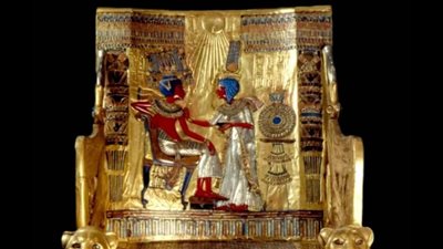 قبل عرضه بالمتحف الكبير.. أحدث صور لـ كرسي العرش للملك توت عنخ آمون