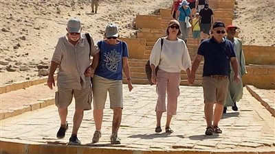 المناطق الأثرية بالمنيا تستقبل وفدًا سياحيًا متعدد الجنسيات