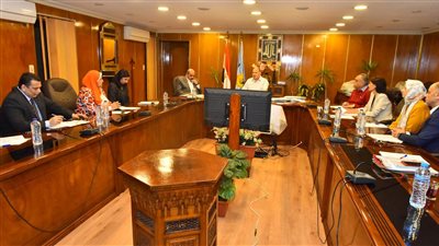 محافظ أسيوط يوجه بالاستعانة بمركز معلومات المرافق لإنهاء ملفات التصالح في مخالفات البناء