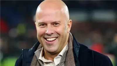 آرني سلوت يكشف موقفه من تدريب ليفربول 