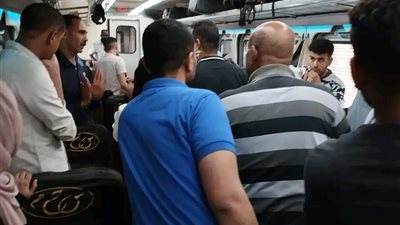 جدل ومشادات داخل قطار VIP.. تعرف على سر أزمة العربة 12