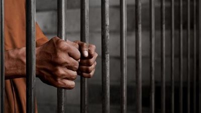 استدرجوهم عبر فيسبوك.. المشدد 10 سنوات لـ7 أشخاص تتزعمهم سيدة لسرقة المواطنين بالإكراه بقنا