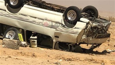 إصابة 11 شخصا في انقلاب ميكروباص على طريق المحور