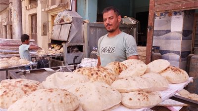 الرغيف بـ جنيه.. أصحاب مخابز العيش السياحي بسوهاج: بنكسب كويس بعد قرار خفض السعر|صور