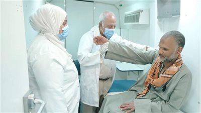 توقيع الكشف الطبي على 2731 حالة خلال قافلتين طبيتين بمركزين في المنيا