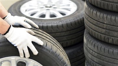 5 علامات تدل على ضرورة تغيير إطارات السيارة