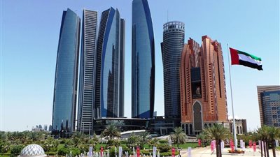 ADQ الإماراتية تعين بنوكا لبيع سندات بالدولار على شريحتين