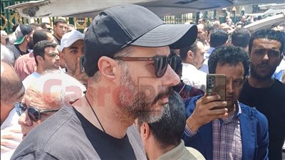 بحضور أحمد السعدني.. تشييع جنازة الكاتب والمخرج عصام الشماع من مسجد السيدة نفيسة| بث مباشر