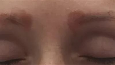 إصابة سيدتين بمرض مميت في الرئة بسبب مايكروبليدنج الحواجب