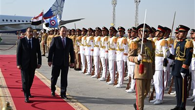 رئيس الوزراء يستقبل نظيره البيلاروسي بمطار القاهرة