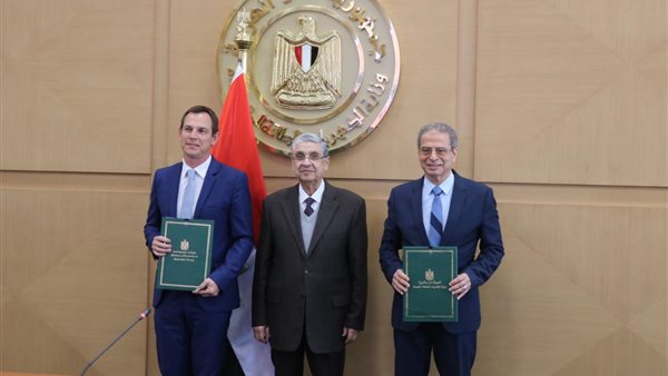 جانب من توقيع البروتوكول