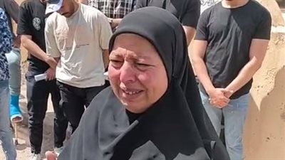 بعد إحالة قاتله للمفتي.. انهيار والدة طالب أمام قبره بكفر الشيخ: سبتني بدري يا حبيبي | بث مباشر