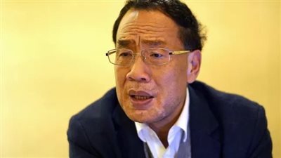  الصين تطرد أول عالم صيني نشر تسلسل فيروس كورونا من مختبره.. والأخير يرد