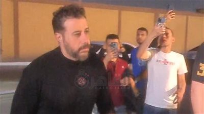 السعدني وأشرف زكي ومحمد محمود عبد العزيز أول الحضور في عزاء المخرج عصام الشماع