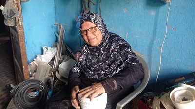 ست بـ 100 راجل.. الأسطى فوزية تقتحم مجال صيانة الأجهزة الكهربائية بقنا: كان لازم أساعد جوزي بعد مرضه ونفسنا نختم حياتنا بعمرة