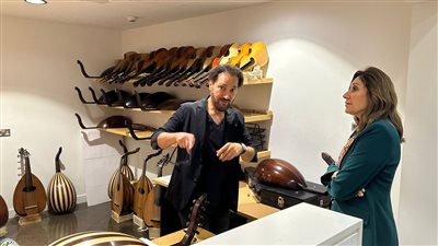 وزيرة الثقافة في زيارة لبيت العود العربي في أبو ظبي لتعزيز التعاون